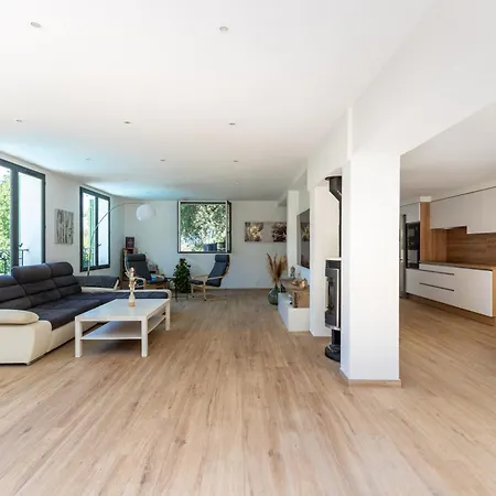 Summertime Villa Nizza